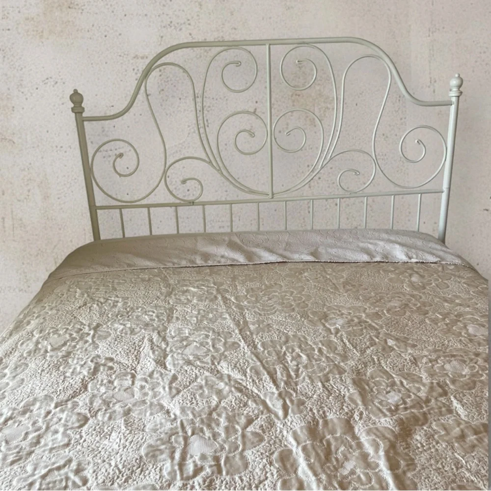 Vintage Cottagecore cream, color, quilted bedspread Approximately 92” X 94”